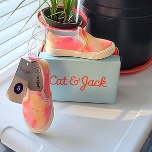 Kids Cat & Jack size 6 Alexus sneaker. Multicolored NIB.